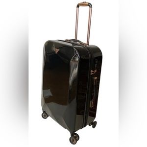 Tprc Black  24" Hardside Vertical Luggage ( Showcase Display )